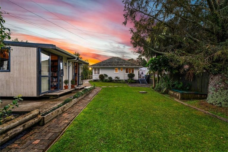 Photo of property in 9 Devon Street, Te Atatu South, Auckland, 0610