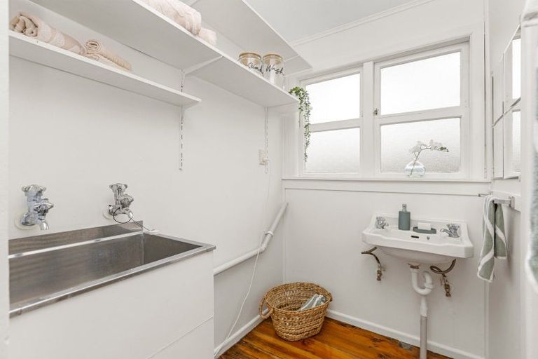 Photo of property in 66a Wainui Road, Raglan, 3225