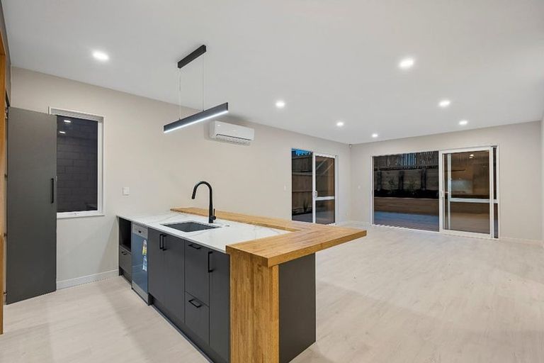 Photo of property in 45 Sunnyheights Road, Orewa, 0931