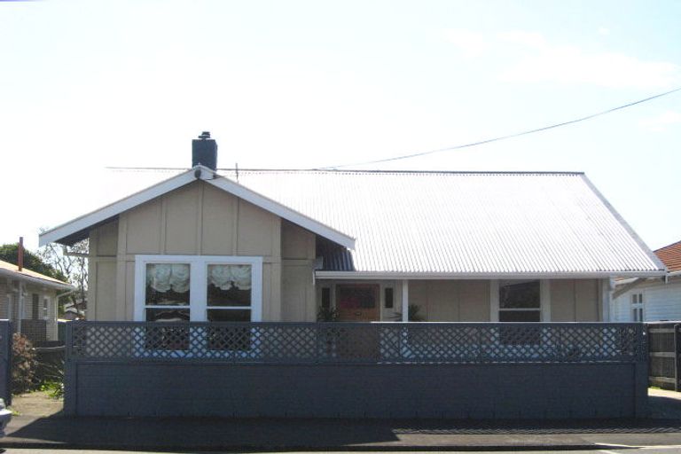 Photo of property in 50 Wallace Place, Westown, New Plymouth, 4310