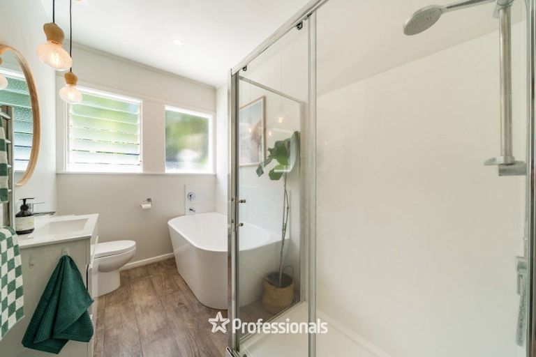 Photo of property in 132 Cheviot Road, Lowry Bay, Lower Hutt, 5013