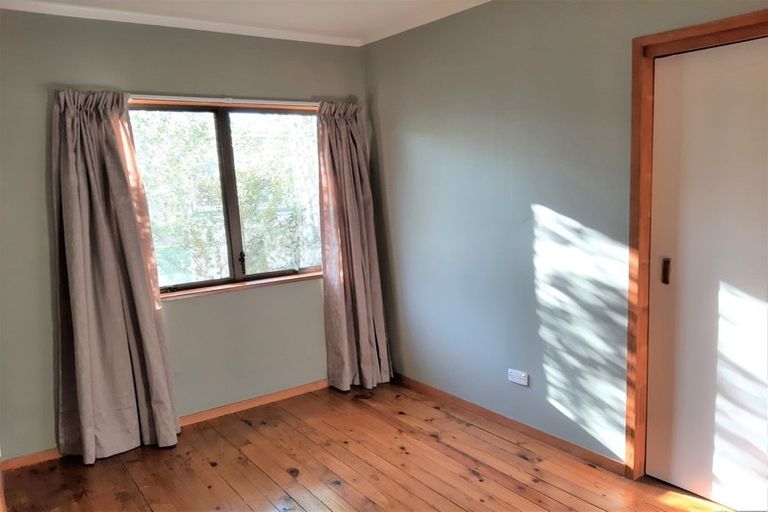 Photo of property in 41 Awaroa Road, Sunnyvale, Auckland, 0612