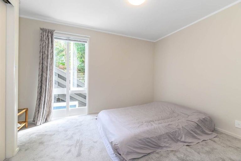 Photo of property in 6 Anchor Place, Beach Haven, Auckland, 0626