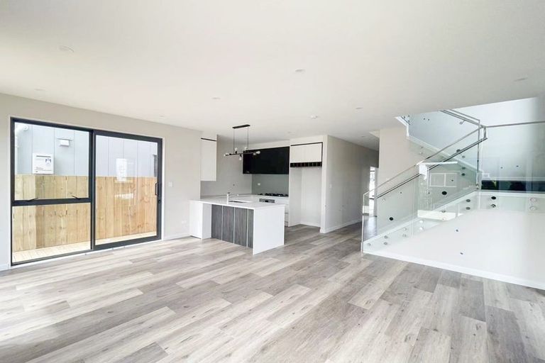 Photo of property in 20 Pohewa Road, Silverdale, 0932