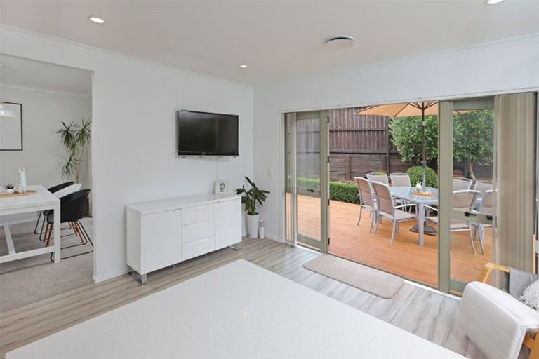 Photo of property in 22 Graven Court, Henderson, Auckland, 0612