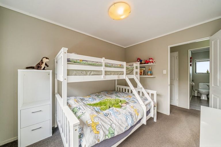 Photo of property in 26 Woolwich Close, Whitby, Porirua, 5024
