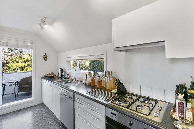 Photo of property in 55c Bolton Street, Kelburn, Wellington, 6012