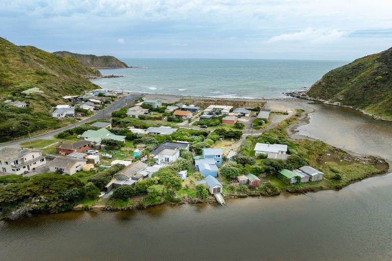 Photo of property in 6 Estuary Street, Makara Beach, Karori, 6972