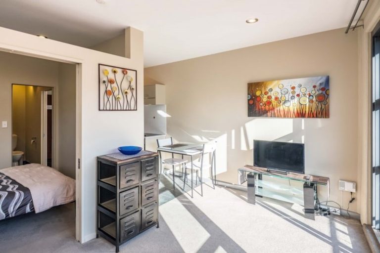 Photo of property in Atrium Towers, 6n/154 The Terrace, Wellington Central, Wellington, 6011