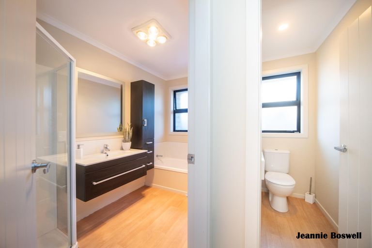 Photo of property in 8 Medallion Court, Kelvin Grove, Palmerston North, 4414