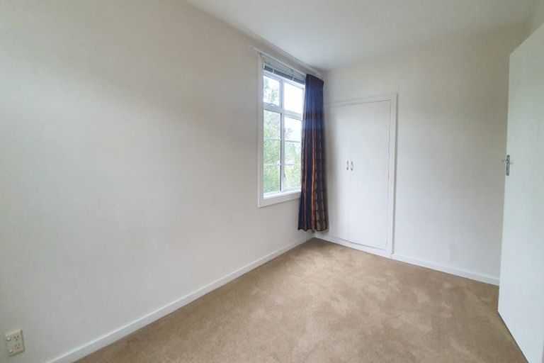 Photo of property in 2 Hawkhurst Road, Lyttelton, 8082