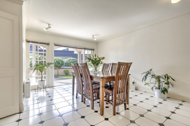 Photo of property in 145a Clarence Street, Hamilton Lake, Hamilton, 3204