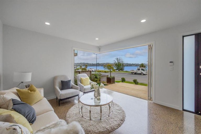 Photo of property in 2 Craigs Way, Hobsonville, Auckland, 0616