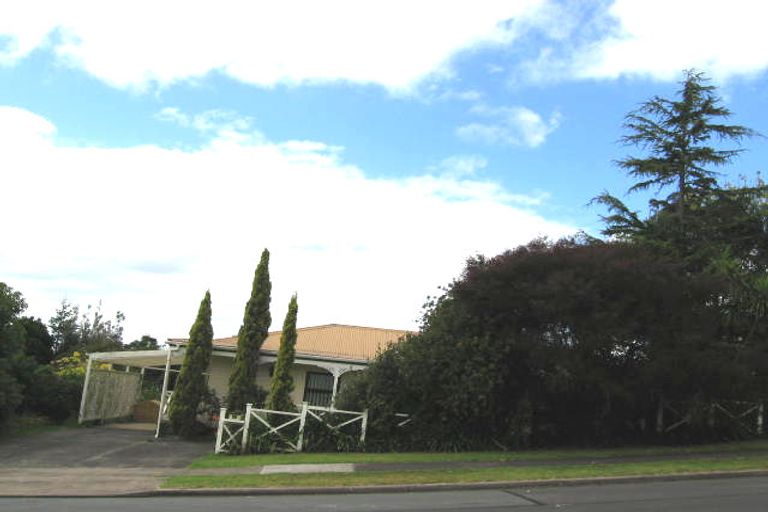 Photo of property in 13 Unsworth Drive, Unsworth Heights, Auckland, 0632