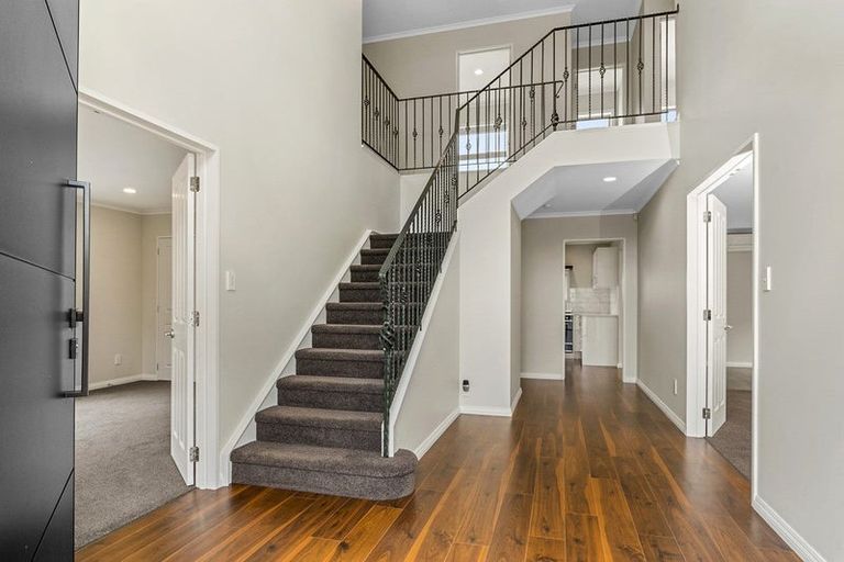 Photo of property in 6a Mansion Court, West Harbour, Auckland, 0618