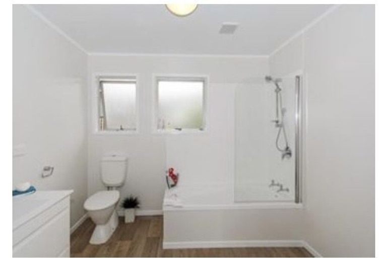 Photo of property in 73 Pine Avenue, Henderson, Auckland, 0612