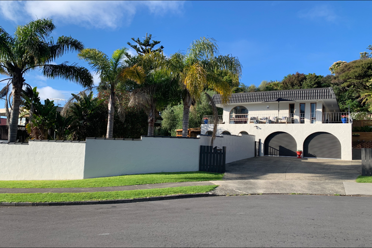 Photo of property in 26 King Richard Place, Browns Bay, Auckland, 0630