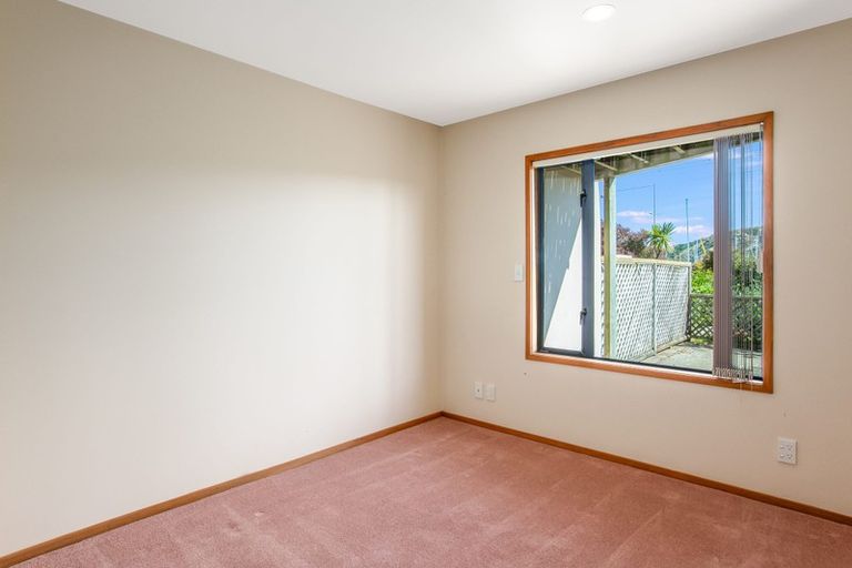 Photo of property in 14 Marina View, Paremata, Porirua, 5026
