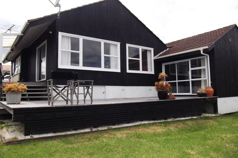 Photo of property in 2/11 Regent Street, Devonport, Auckland, 0624