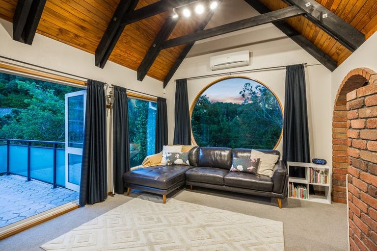 Photo of property in 5 Newnham Court, Tawa, Wellington, 5028