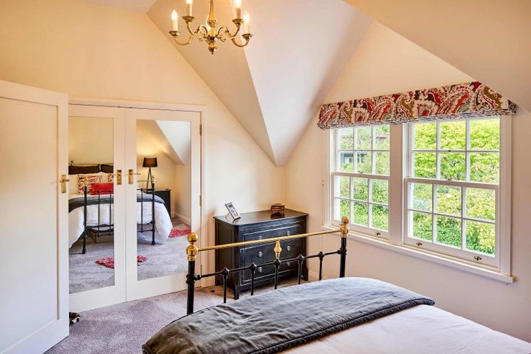 Photo of property in 60 Cheviot Road, Lowry Bay, Lower Hutt, 5013