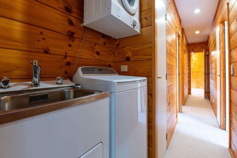 Photo of property in 38 Gemini Place, Kawaha Point, Rotorua, 3010