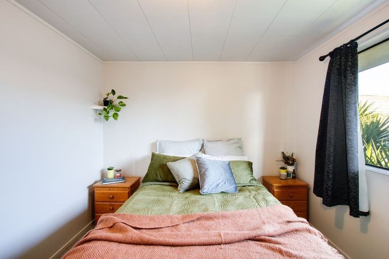 Photo of property in 32 Plowman Crescent, Onekawa, Napier, 4110