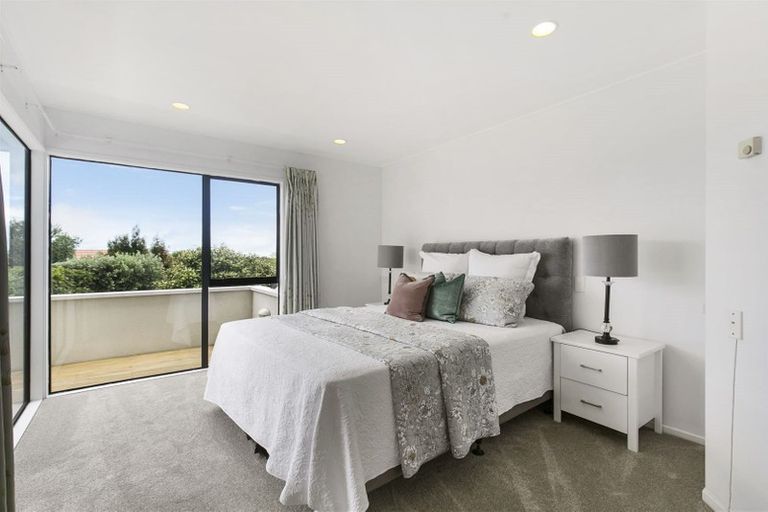 Photo of property in 8 Gillard Place, Eastern Beach, Auckland, 2012