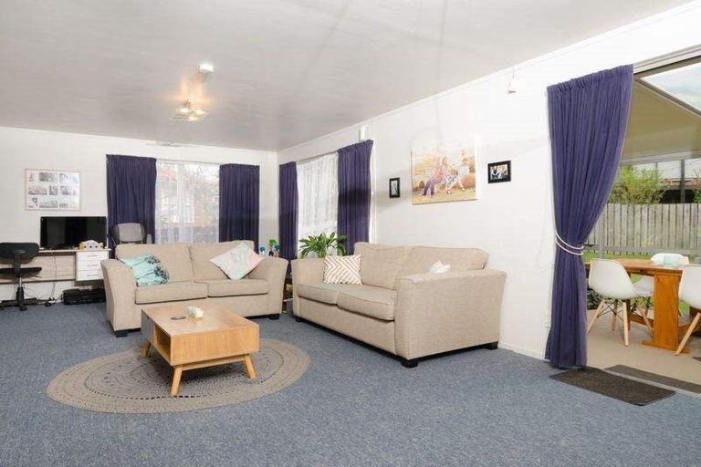 Photo of property in 1 Cushla Place, Massey, Auckland, 0614