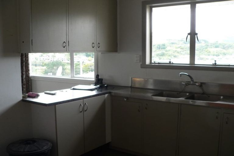 Photo of property in 17 The Drive, Tawa, Wellington, 5028