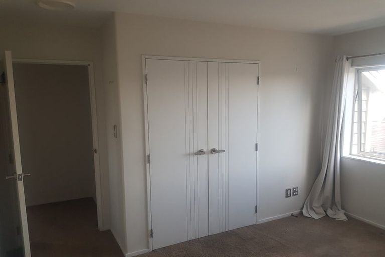 Photo of property in 44 Corricvale Way, Northcross, Auckland, 0630