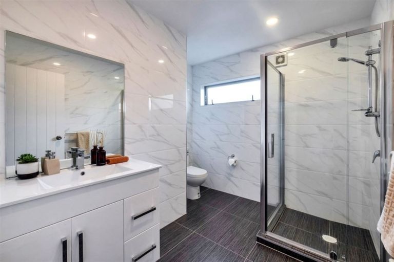 Photo of property in 28b Kirrie Avenue, Te Atatu South, Auckland, 0610