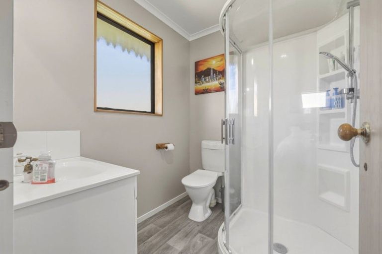 Photo of property in 11 Alpine Grove, Kelvin Grove, Palmerston North, 4414