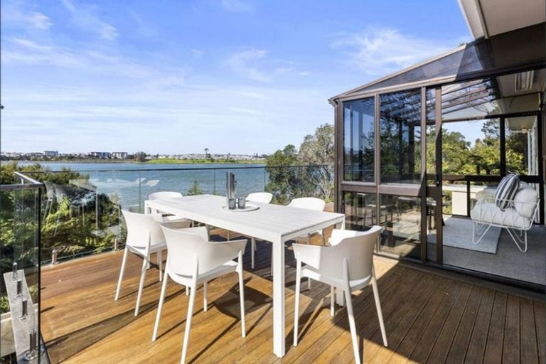 Photo of property in 27 Ferry Parade, Herald Island, Auckland, 0618