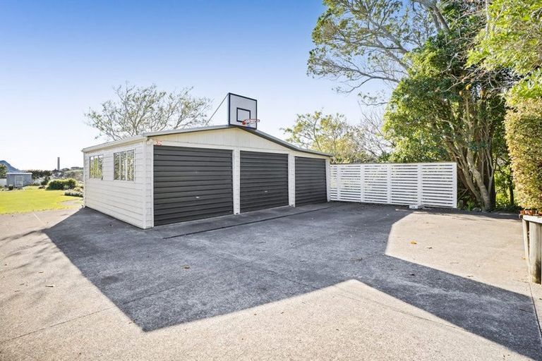Photo of property in 28 Pararewa Drive, Whalers Gate, New Plymouth, 4310