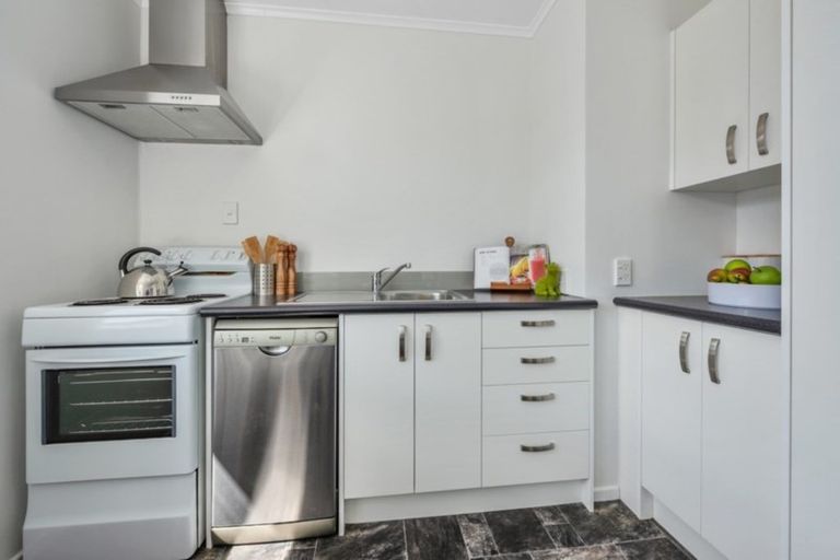 Photo of property in 1/400 Fergusson Drive, Heretaunga, Upper Hutt, 5018