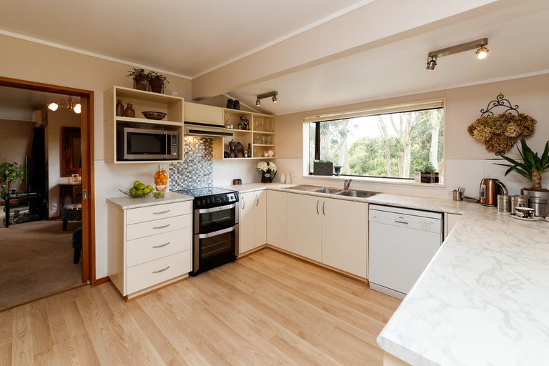 Photo of property in 126 Atawhai Road, Fitzherbert, Palmerston North, 4410