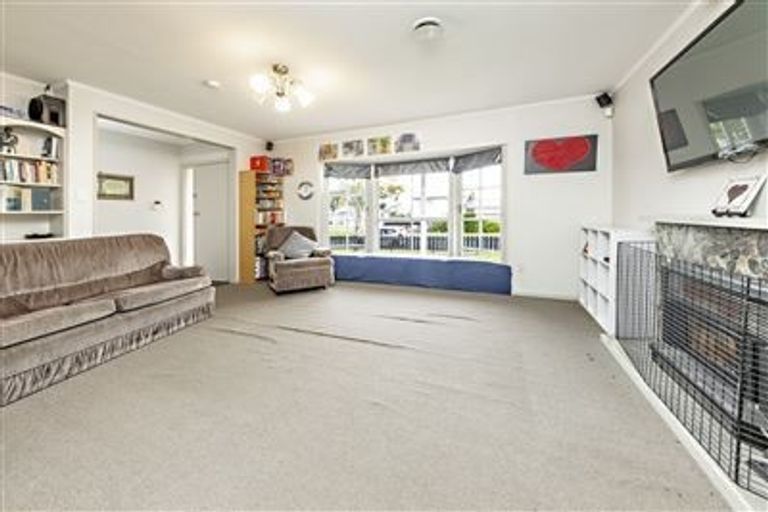 Photo of property in 8 Cargill Street, Papakura, 2110
