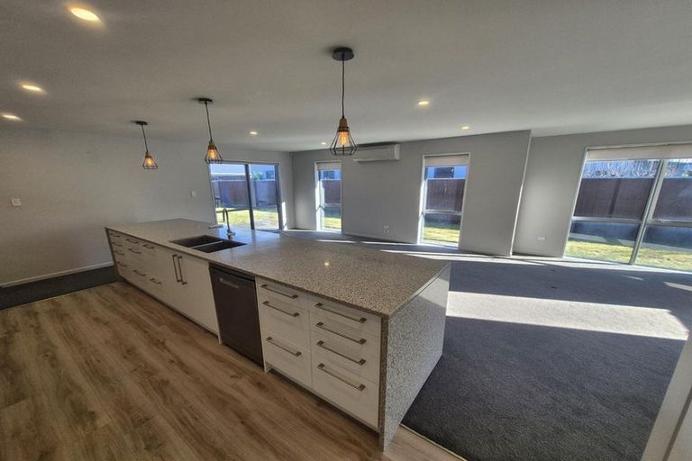 Photo of property in 10 Davaar Crescent, Broomfield, Christchurch, 8042