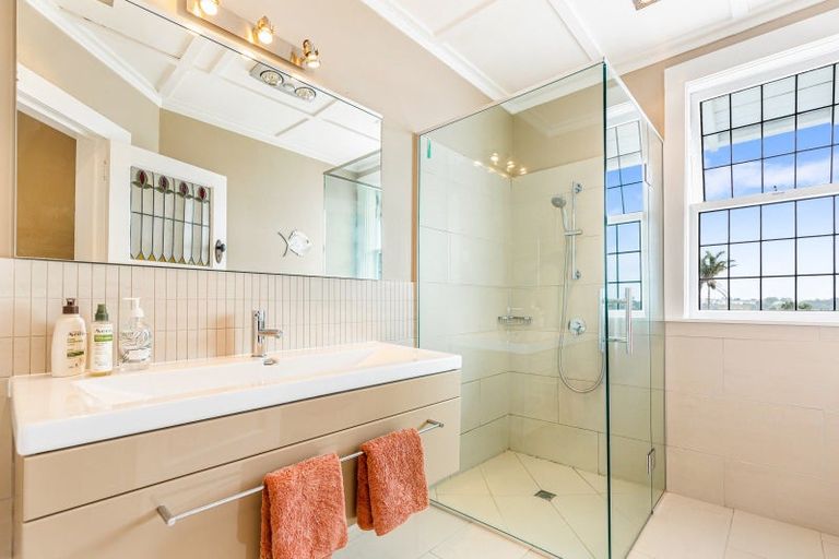 Photo of property in 22 Stanley Point Road, Stanley Point, Auckland, 0624