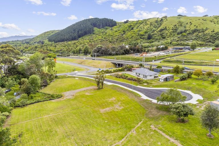 Photo of property in 5 Te Naihi Place, Paraparaumu, 5032