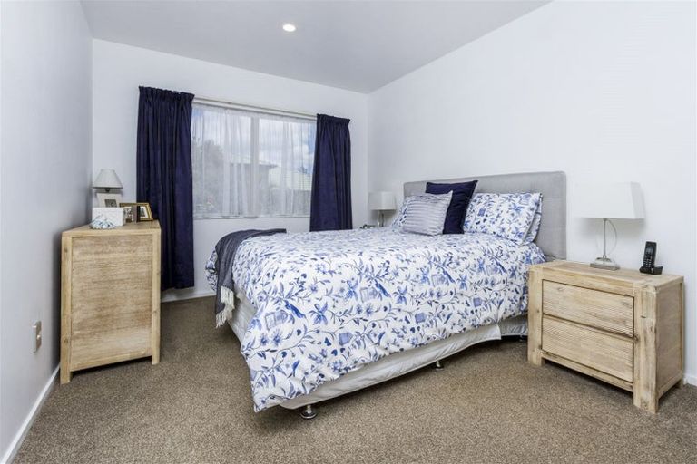 Photo of property in 17 Bushglen Court, Browns Bay, Auckland, 0630