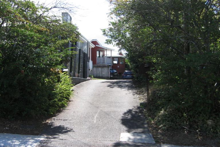 Photo of property in 1/55 Cliff View Drive, Green Bay, Auckland, 0604