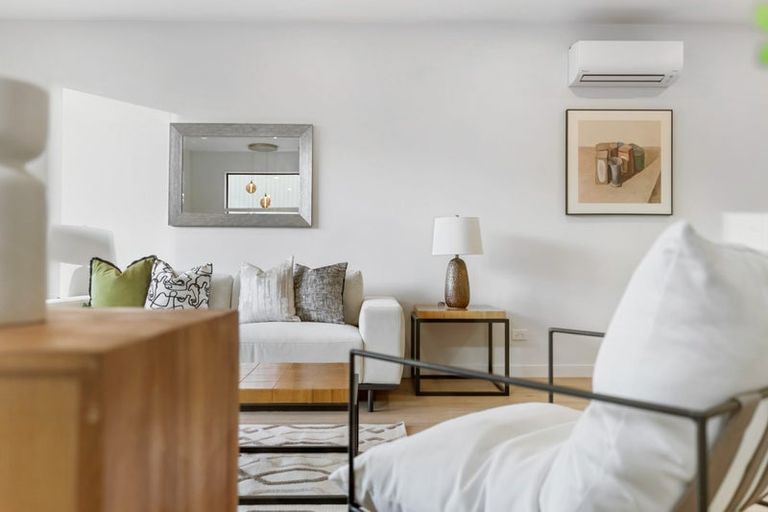 Photo of property in 43 Puihi Crescent, Massey, 0614