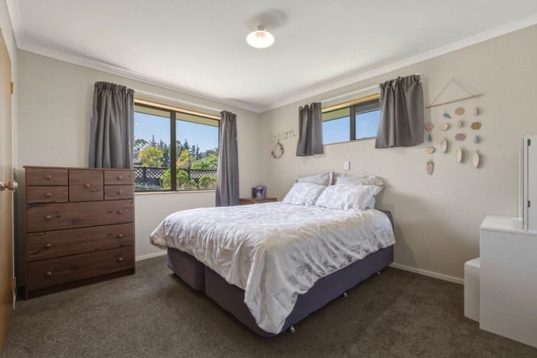 Photo of property in 11 Alpine Grove, Kelvin Grove, Palmerston North, 4414