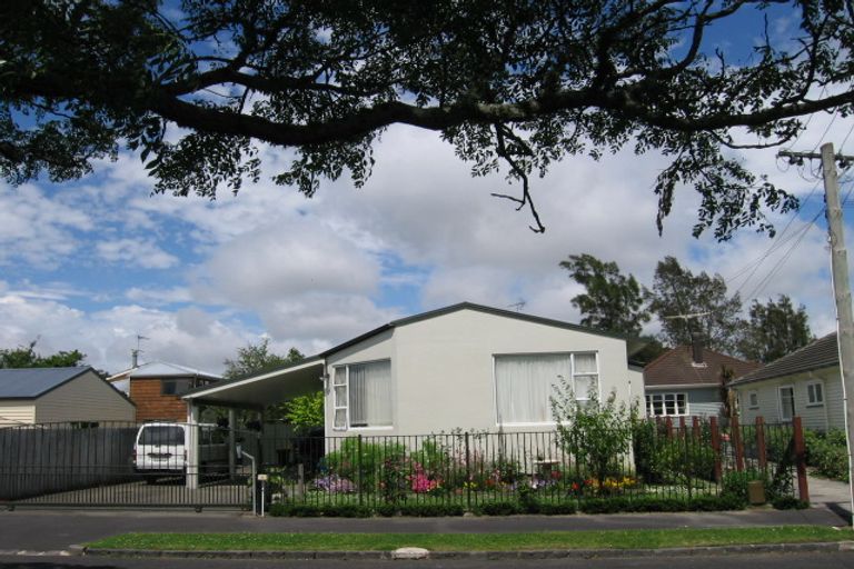 Photo of property in 38 Riro Street, Point Chevalier, Auckland, 1022