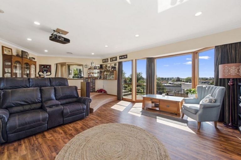 Photo of property in 92 Whatawhata Road, Dinsdale, Hamilton, 3204