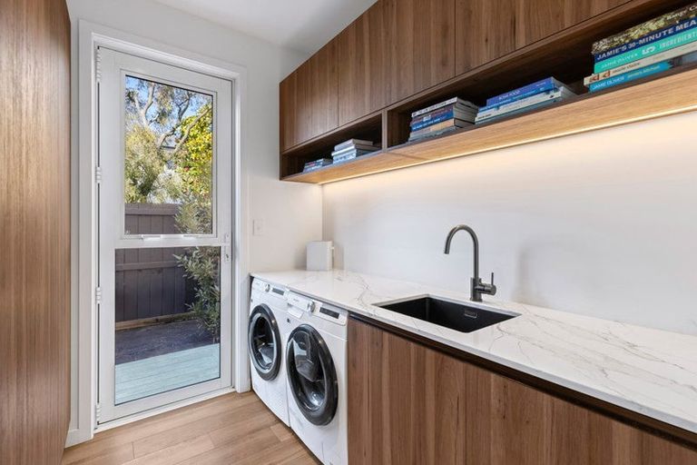 Photo of property in 17 Strowan Road, Strowan, Christchurch, 8052