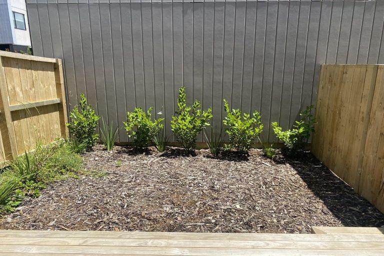 Photo of property in 33c Matipo Road, Te Atatu Peninsula, Auckland, 0610