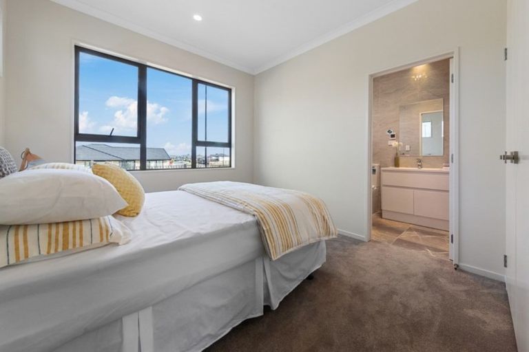 Photo of property in 2 Frazen Avenue, Papakura, 2110